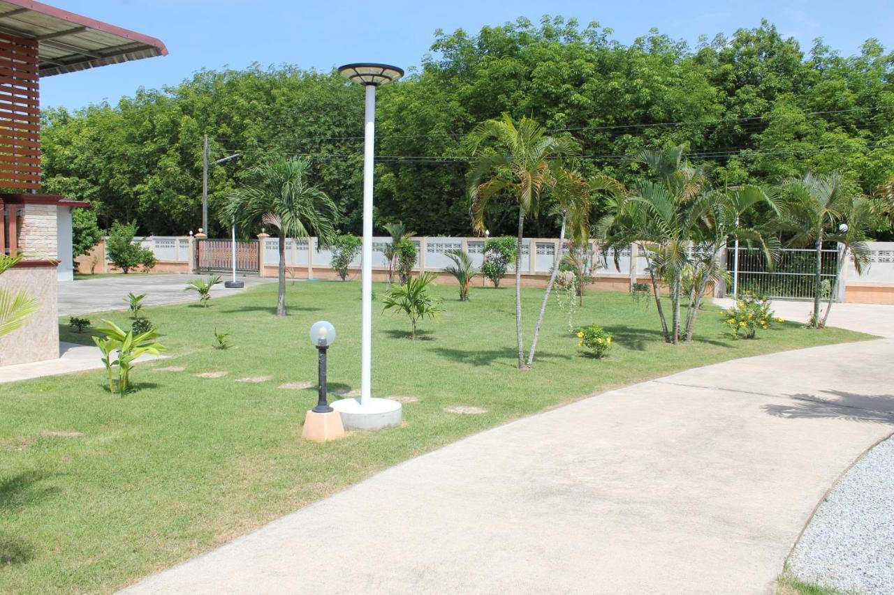 Naluemon Village Fh 1 Rayong Eksteriør bilde